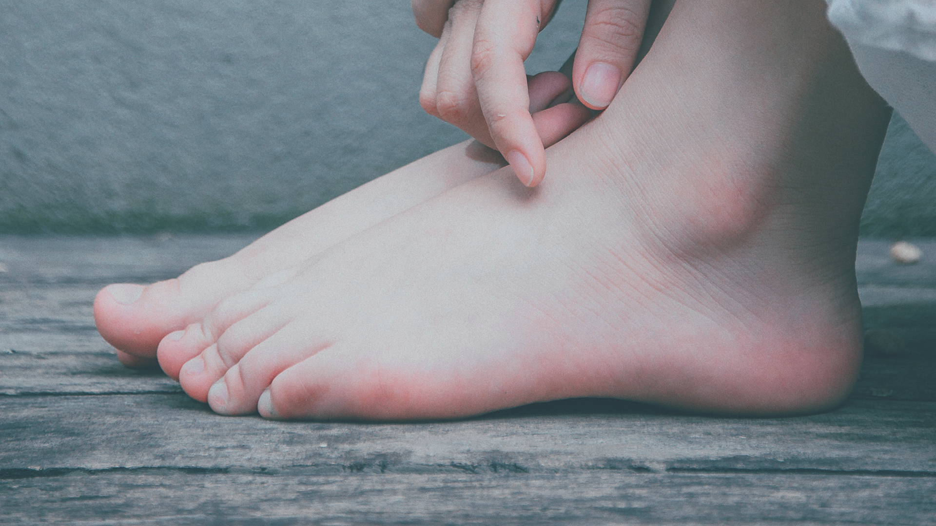 How To Treat Swollen Ankles In Hot Weather